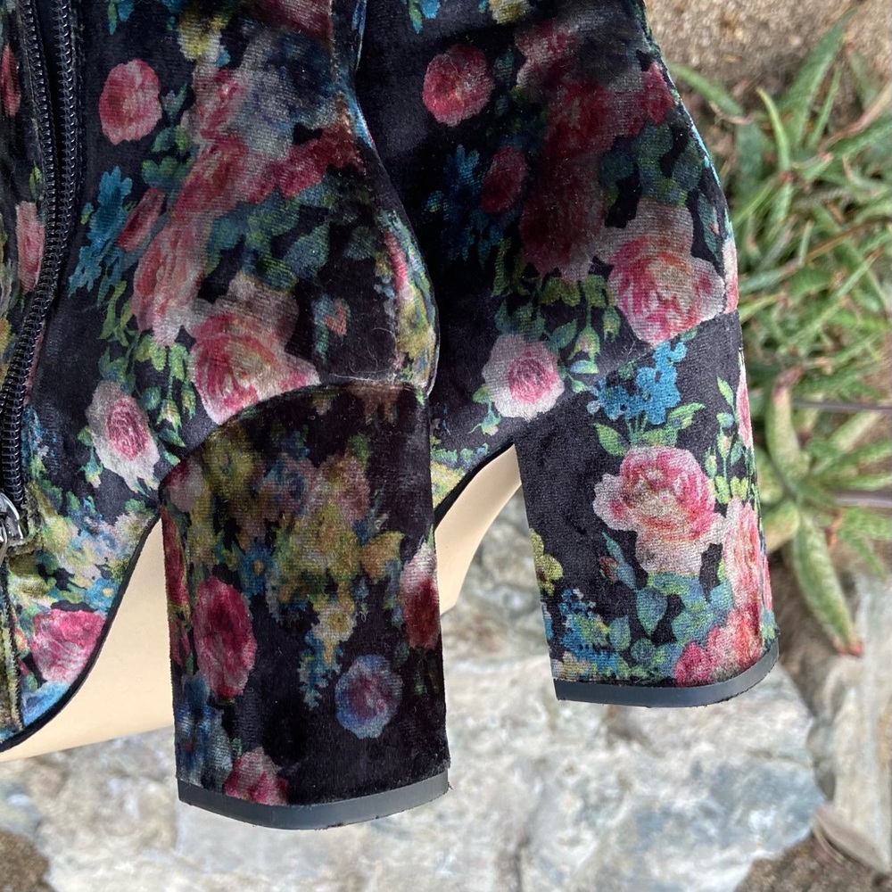 Velvet Black Floral Ankle Boots ⭐️ So Pretty - Picture 5 of 11